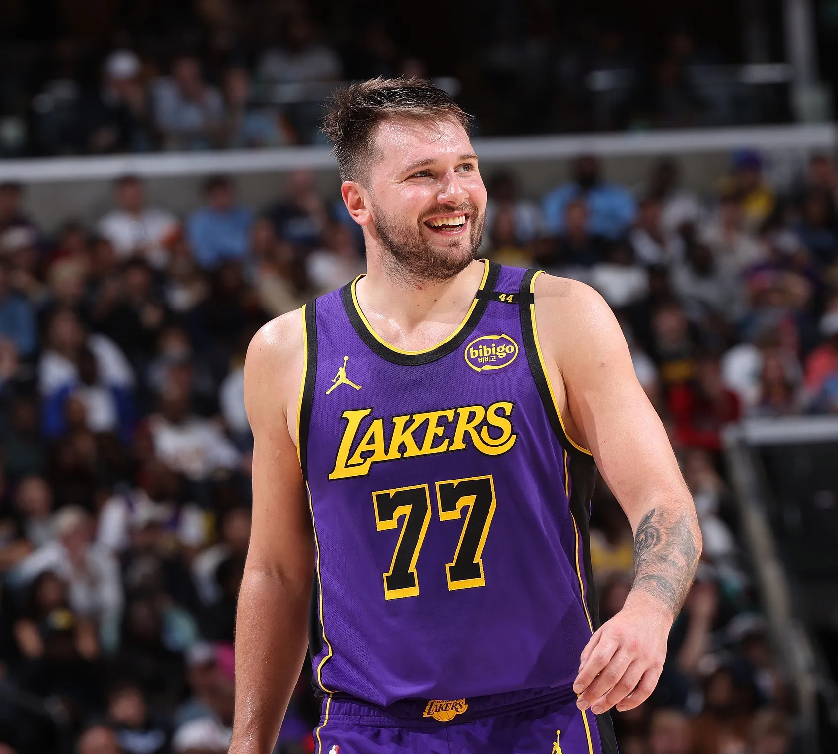 东契奇重要时刻大比分获胜，DWG带队取胜！全场沸腾不已(东契奇预选赛)