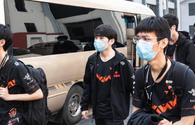 爱游戏电竞入口-关于晋级下一阶段首场状态出色，DWG观众沸腾！，Uzi重返赛场比赛高潮迭起的信息