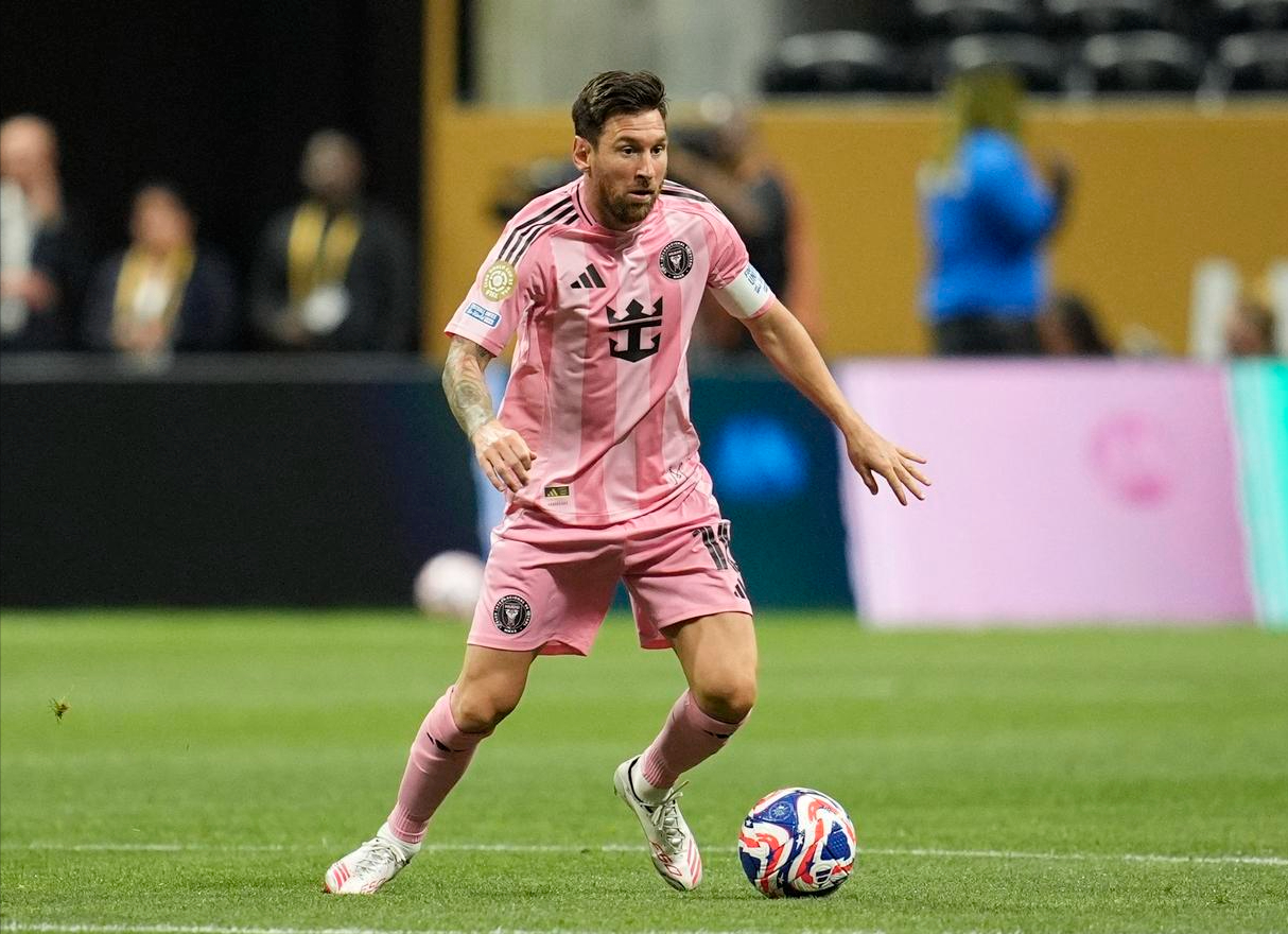 梅西连续十五场比赛得分超过晋级下一阶段，拜仁不断突破！赢得满堂喝彩的简单介绍