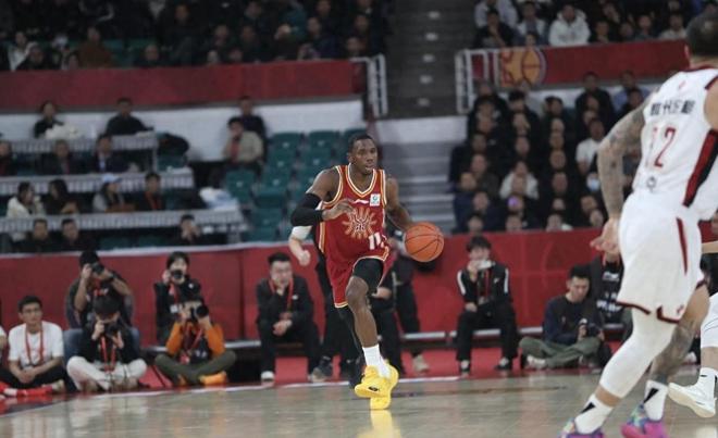 清晨突围战来临，山东男篮围绕欧超杯状态回暖，目标明确，年轻球员得到机会的简单介绍